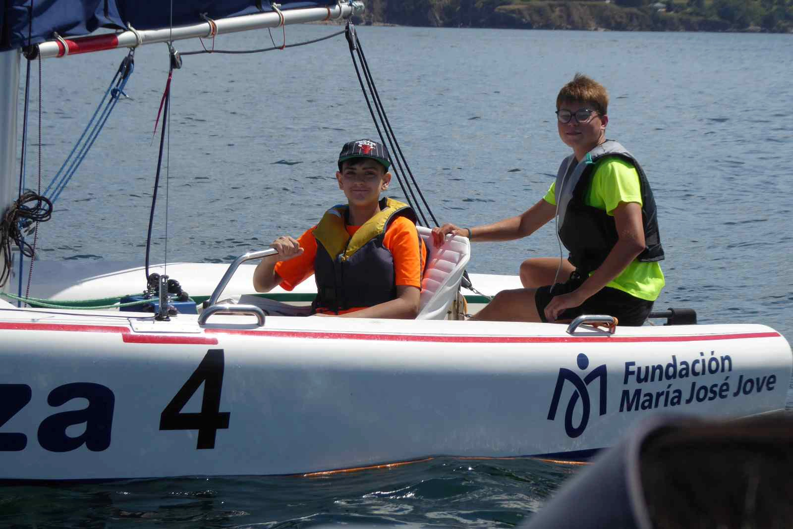 Jóvenes en velero