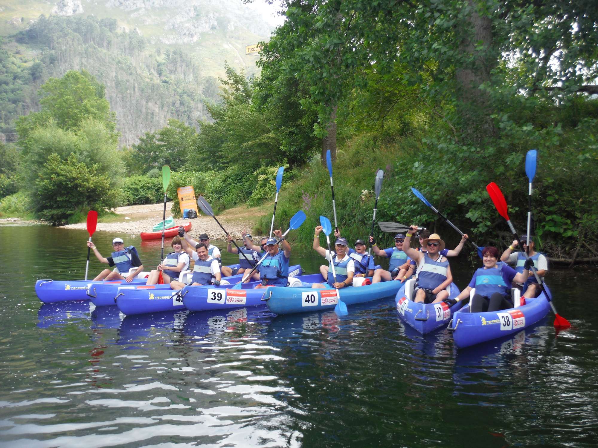 Foto de grupo de los participantes en el descenso del Sella